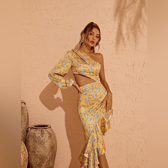 Aiyana One Shoulder Summer Floral Maxi Dress In Yellow - Picture 7 of 8